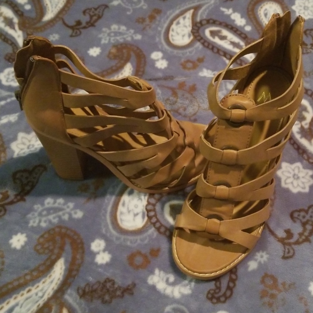 NWOT Madison by ShoeDazzle Strappy Heels